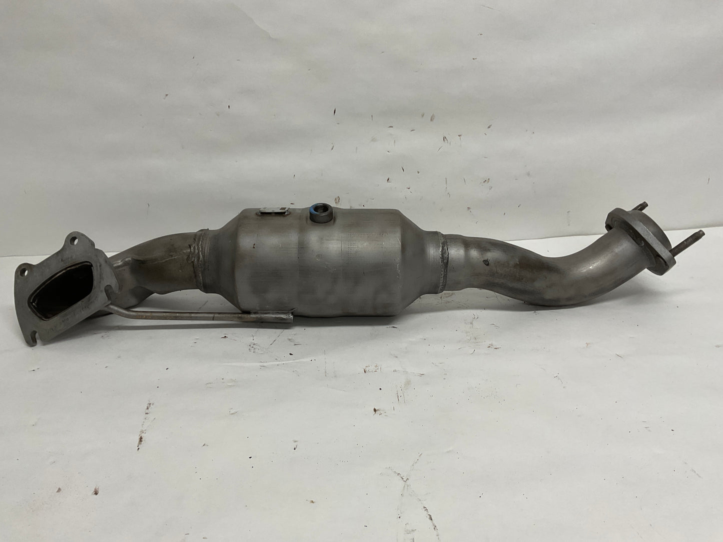	Front Pipe And Converter, Right, Pipe And Converter
Description:	
Right.

Condition:	New
Notes:	Engines: 3.6L V6 FFV 24V VVT Engine.