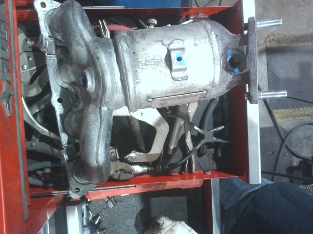 Catalytic Converter with Integrated Exhaust Manifold