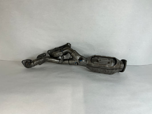 LEFT
Other Names:	Manifold Sub Assembly E
Description:	
Rwd. 2wd. LS460, ls460l. Without awd. Left.

Notes:	Includes Front Catalytic Converter.
1URFSE..USF40,41
1URFSE..USF4#
*114=TOYOTA/L38020/Y