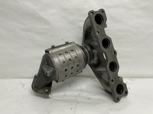 Catalytic Converter With Integrated Exhaust Manifold