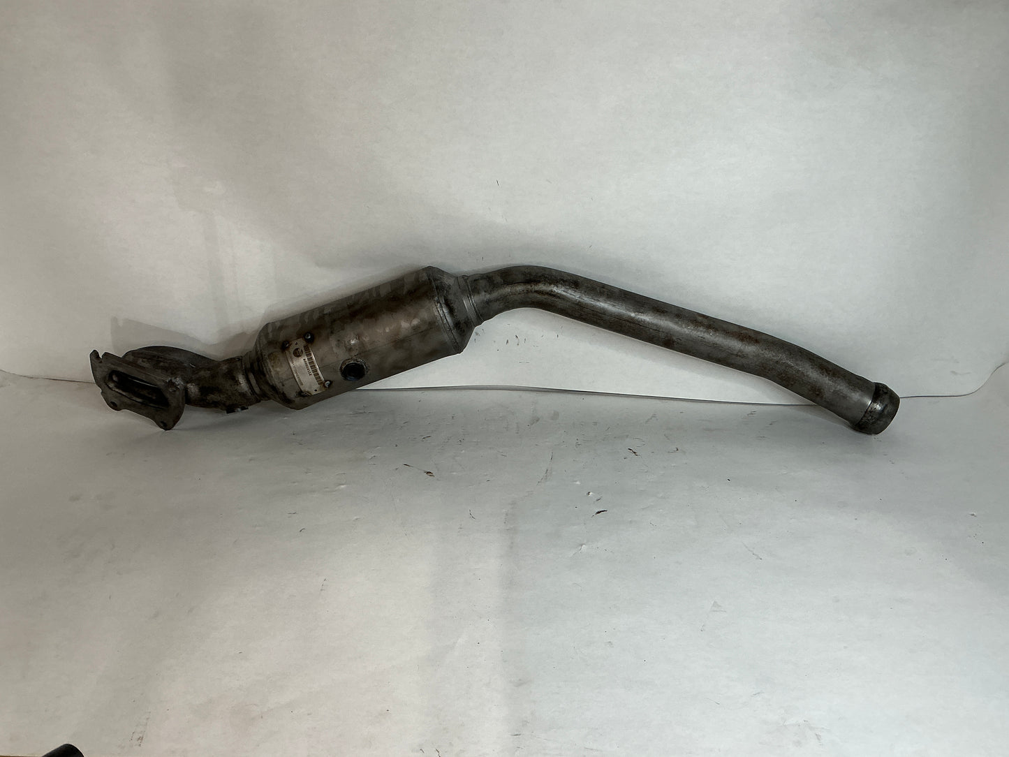 Exhaust Pipe And Converter, Pipe And Converter LEFT (From Driver's Seat LHD)
Condition:	New
Notes:	Engines: 3.0L V6 24V VVT ENGINE. 3.6L V6 24V VVT Engine.
Applications:	4x2. 4x4. E 4x2. E 4x4.
Replaces:	68110124ab, 68110124ac, 68110124ad