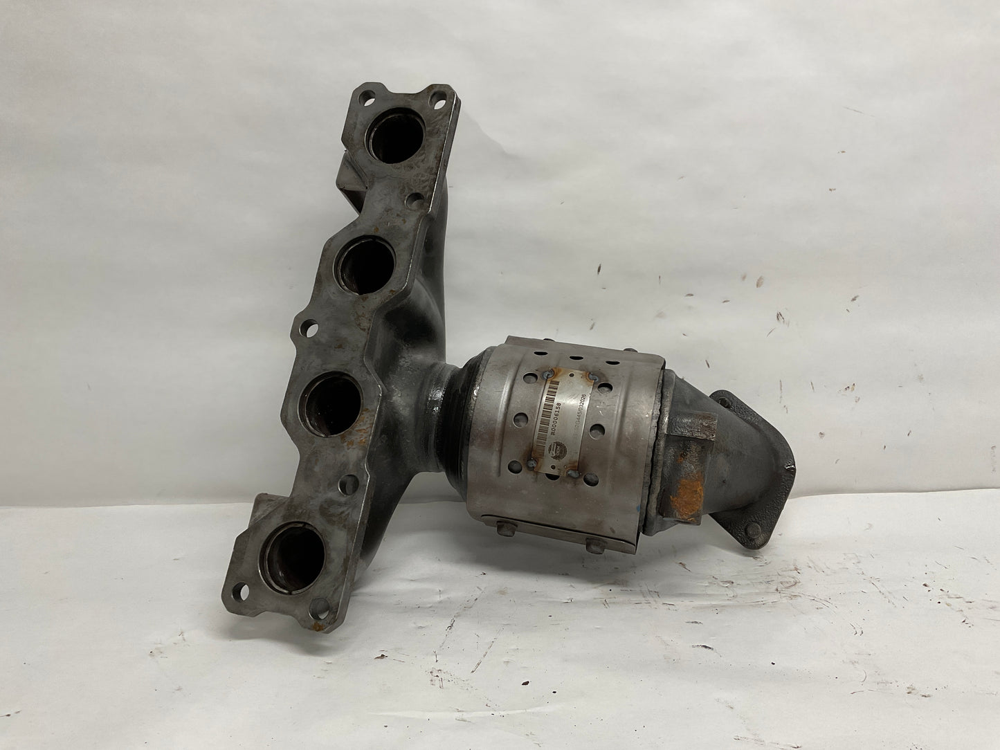 Catalytic Converter with Integrated Exhaust Manifold