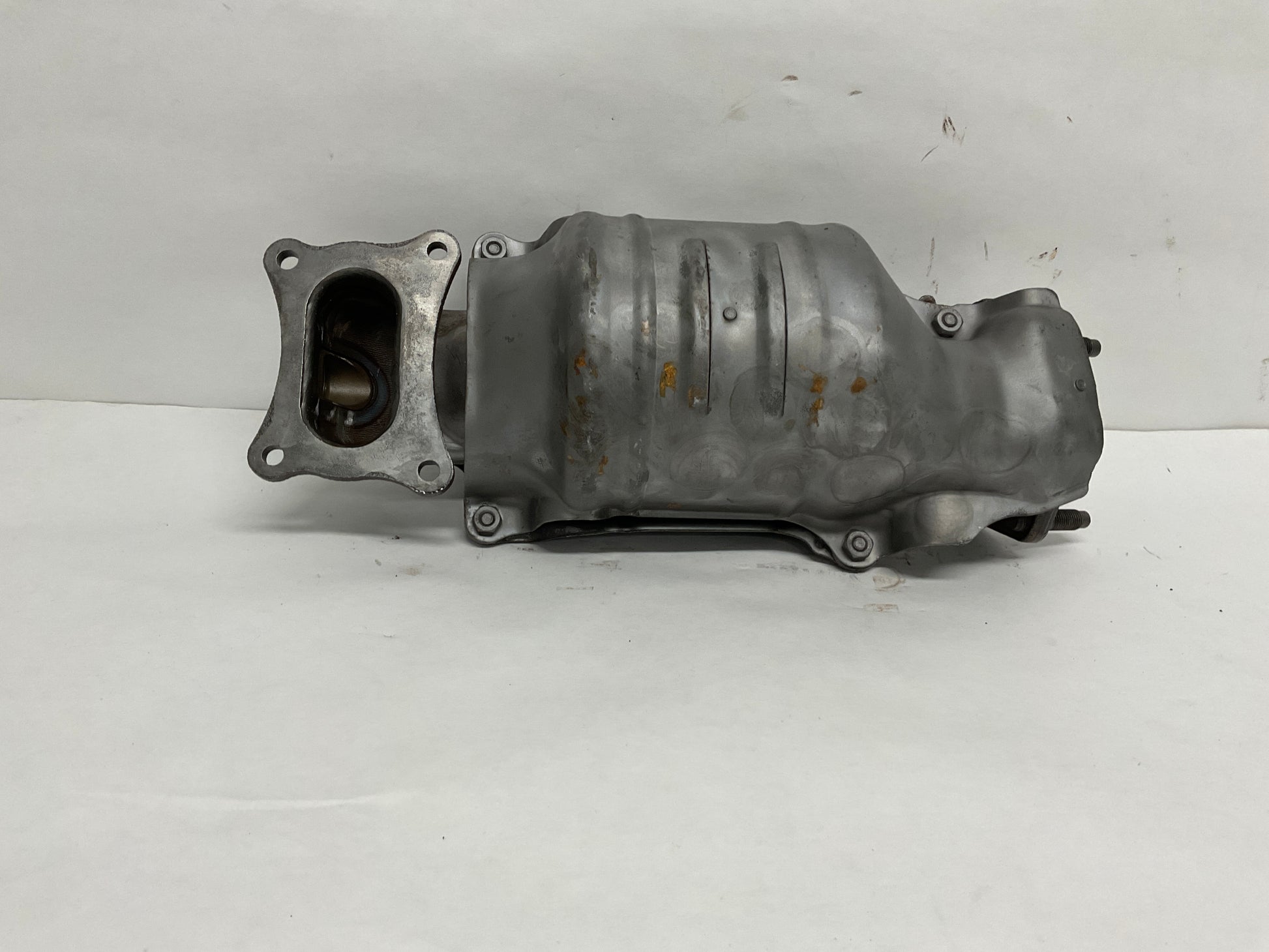 	18180-RN0-A20
Positions:	Left
Other Names:	Exhaust Manifold, Converter Assembly Front
Description:	
Primary converter. Pilot. Front. Odyssey. Upper.

HAS EGR PORT ON "F" heatshield side