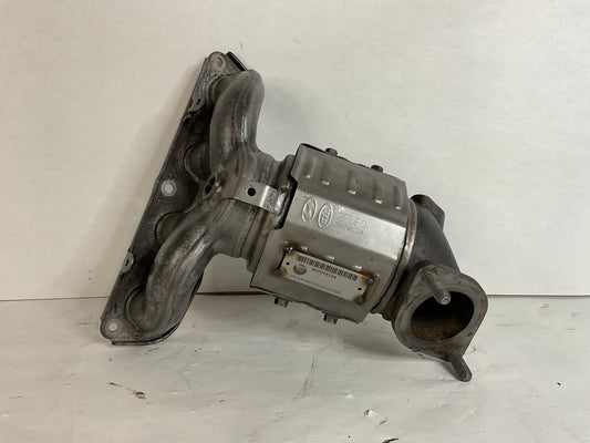 Catalytic Converter with Integrated Exhaust Manifold