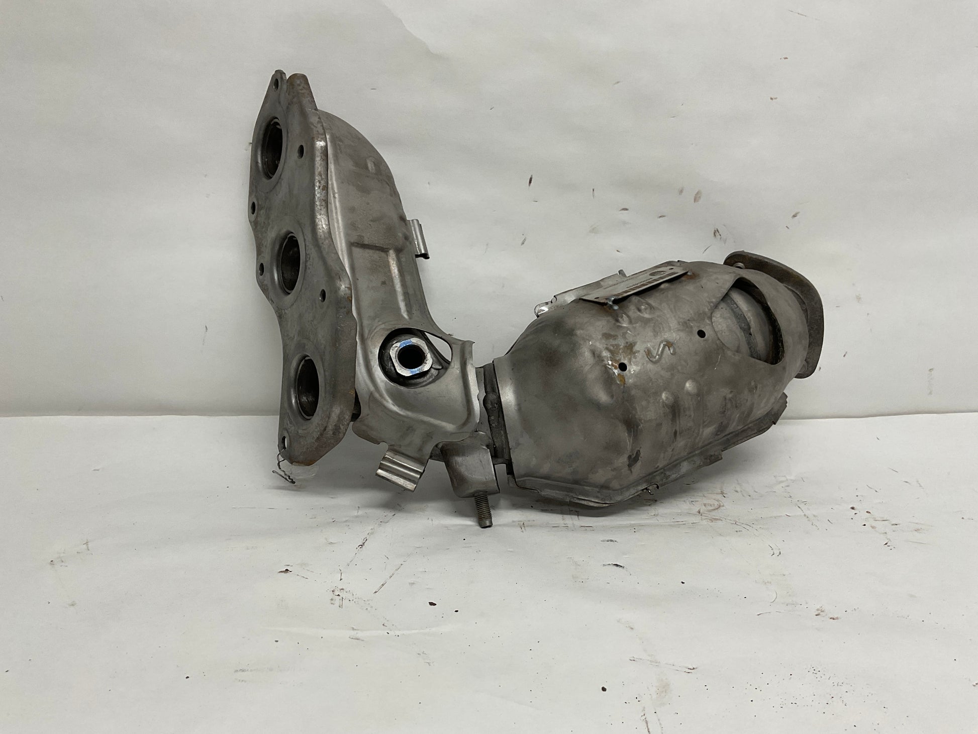 	Right, Catalytic Converter with Integrated Exhaust Manifold