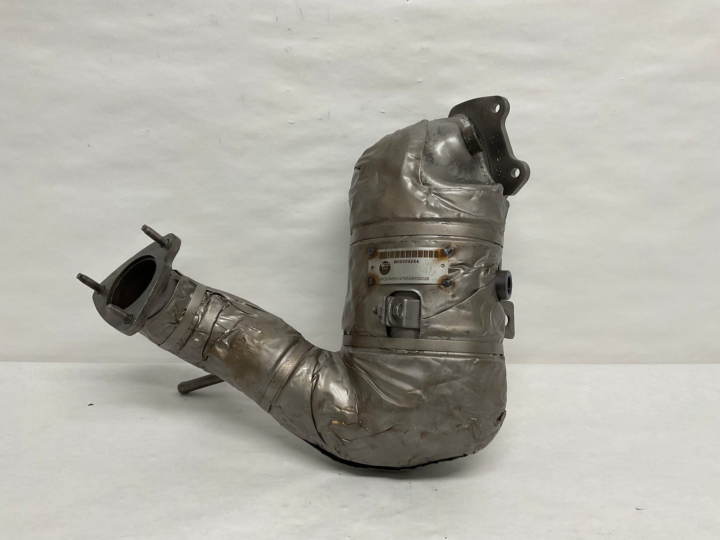 	68314765AB
Other Names:	Converter
Description:	
CATALYTIC

Condition:	New
Notes:	Engines: 3.2l v6 24v vvt engine w/ess.
Applications:	L Plus 4x4. Altitude 4x4. Altitude FWD.
Replaces:	68314765aa