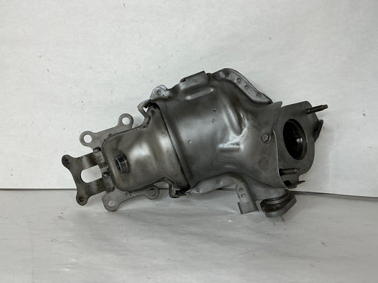 	B08A2-6RK3A
Other Names:	Exhaust Manifold, Three Way Catalytic Converter
Description:	
2.5L.

Condition:	New
Replaces:	b08a26rk0a, b08a26rk1a, b08a26rk2a

CODE: 6RK SUFFIX: HU

Flange is turned 90 deg relative to Altima Part