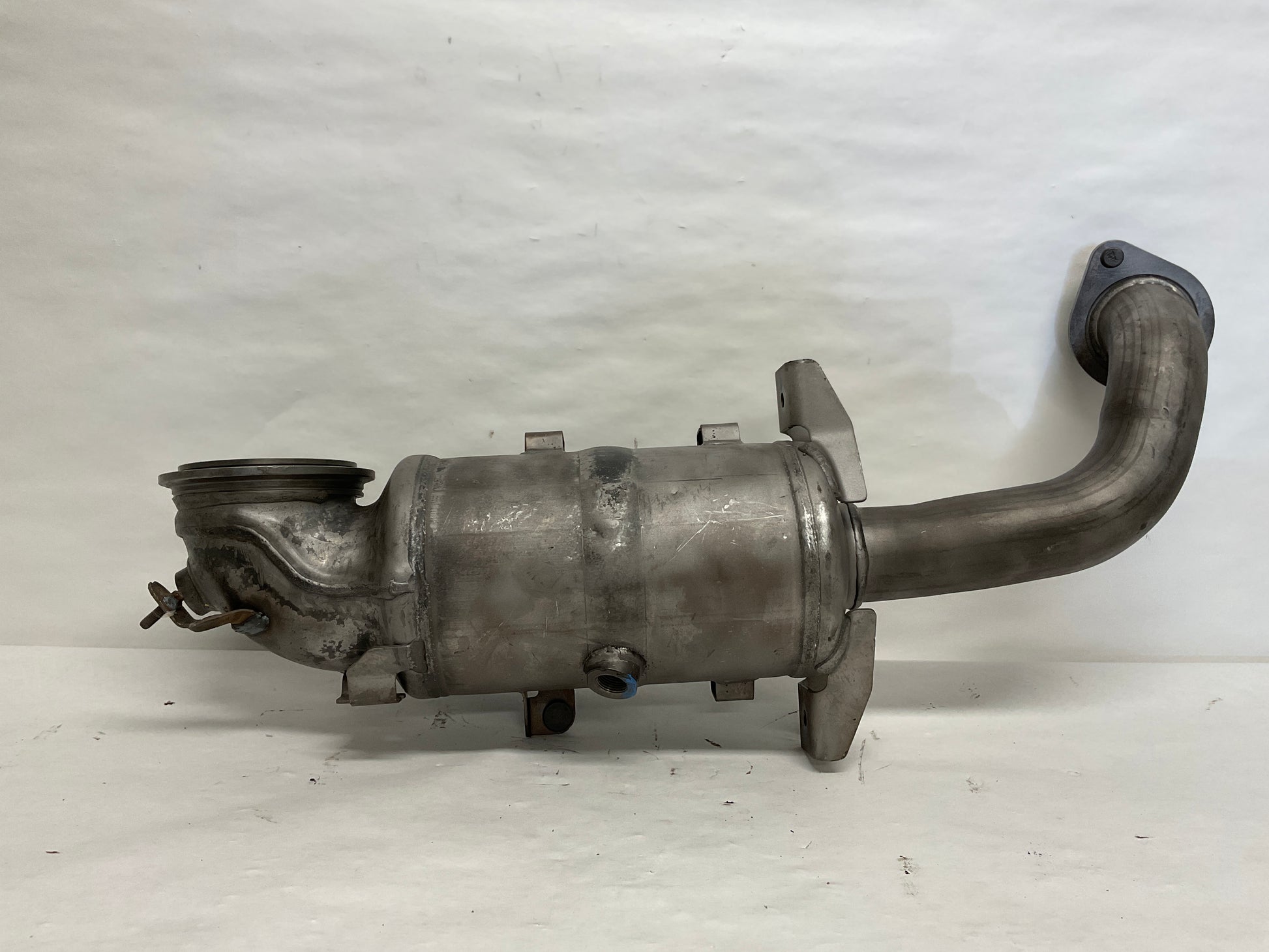55516915
Other Names:	Converter & Pipe, F (S)Converter
Description:	
Envision. 2.0l. XT4. 2021-25.

Notes:	PARTS: Part has related components that cannot be reused/reinstalled; gasket.
Replaces:	55515136