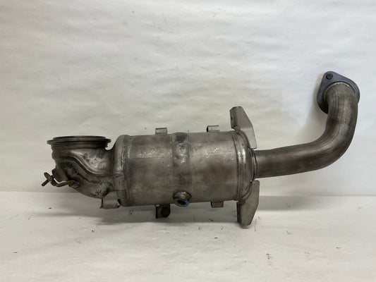 55516915
Other Names:	Converter & Pipe, F (S)Converter
Description:	
Envision. 2.0l. XT4. 2021-25.

Notes:	PARTS: Part has related components that cannot be reused/reinstalled; gasket.
Replaces:	55515136