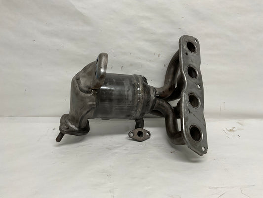 Catalytic Converter with Integrated Exhaust Manifold