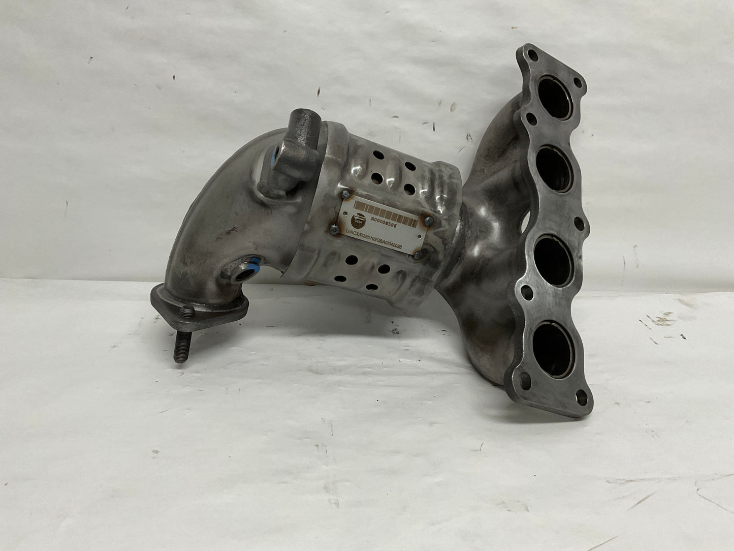 Catalytic Converter with Integrated Exhaust Manifold