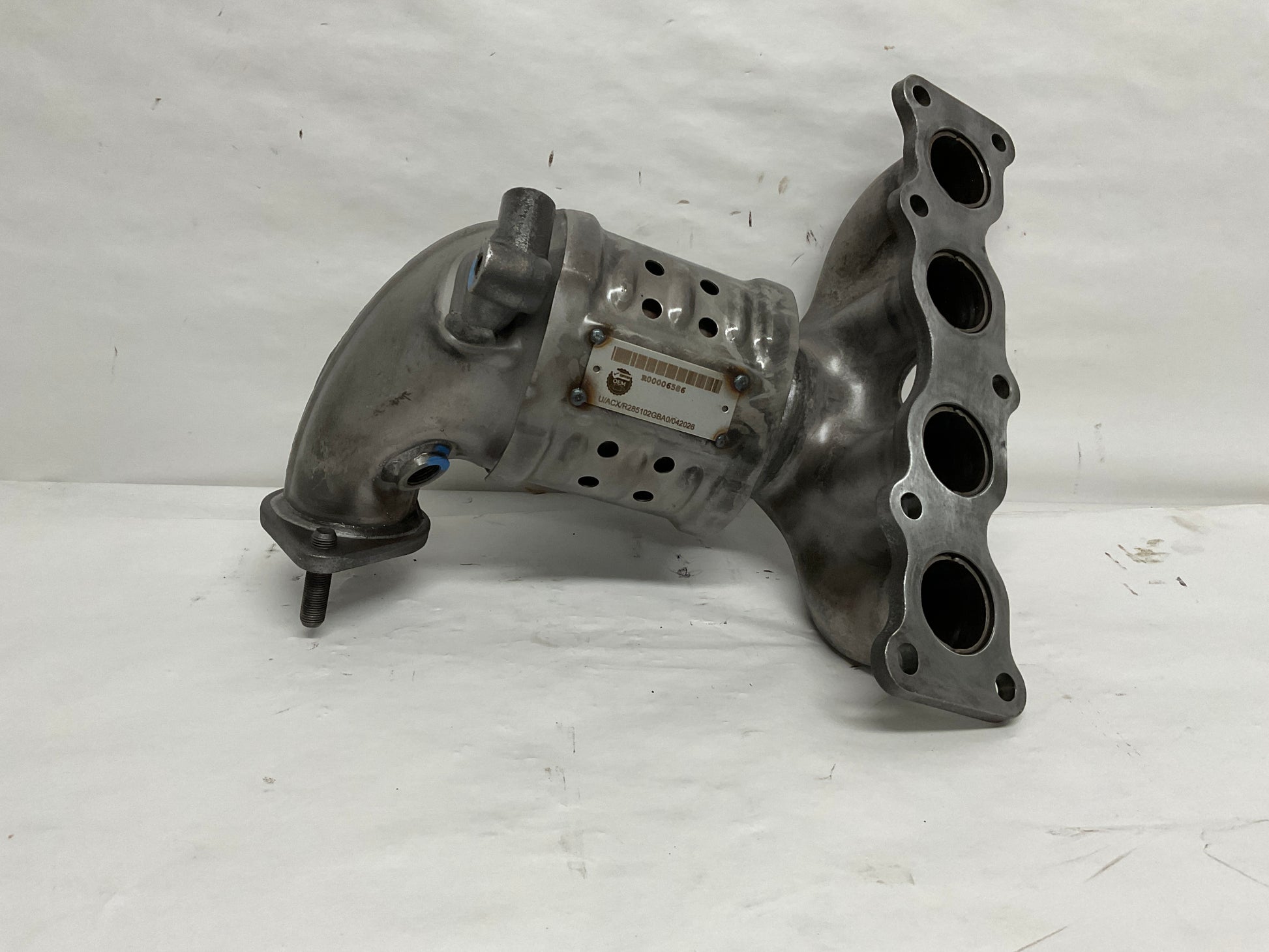 Catalytic Converter with Integrated Exhaust Manifold