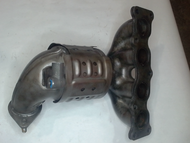 Catalytic Converter with Integrated Exhaust Manifold